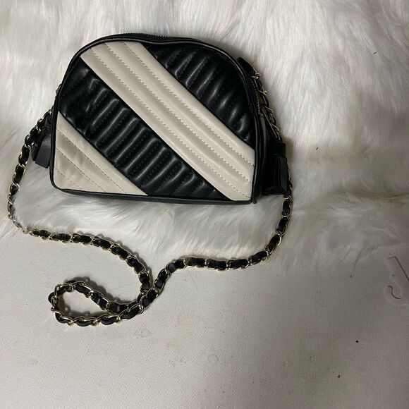 Zara black and white quilted small crossbody body bag with two top zippe… - Picture 1 of 10